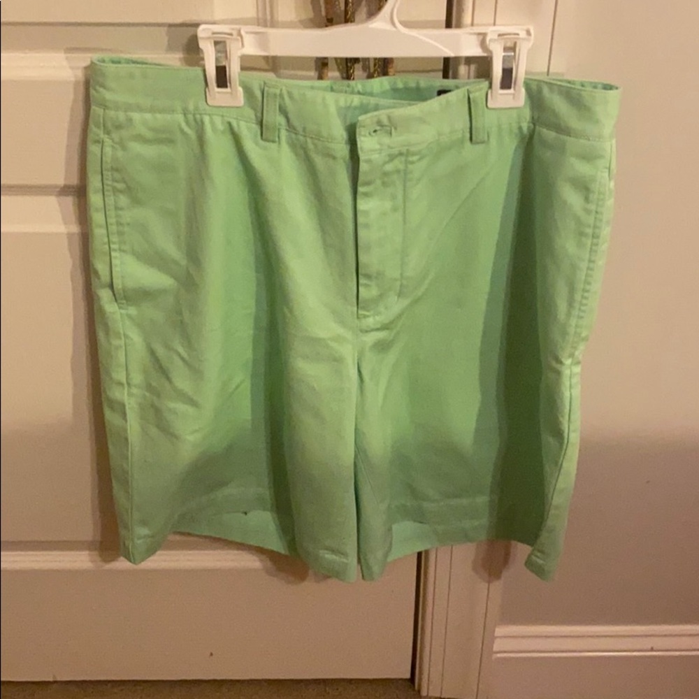 Vineyard vines Kelly green shorts